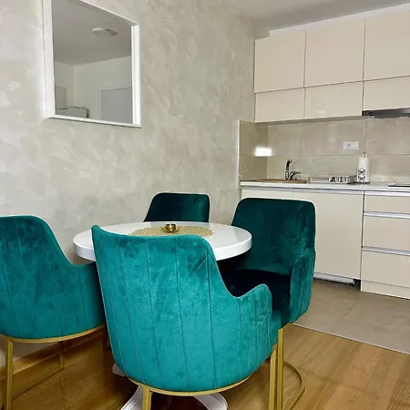 Apartment Vukadin Iv 34 *